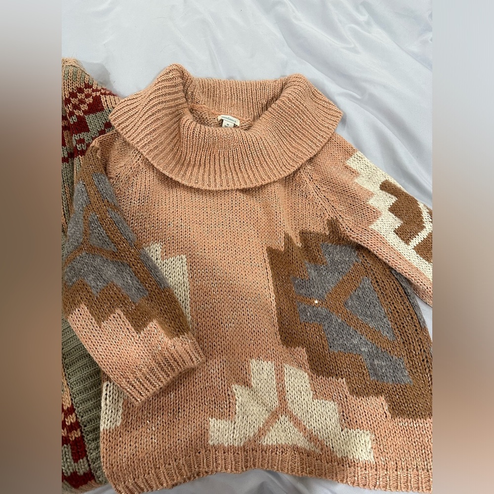 Sweaters - Picture 5 of 5